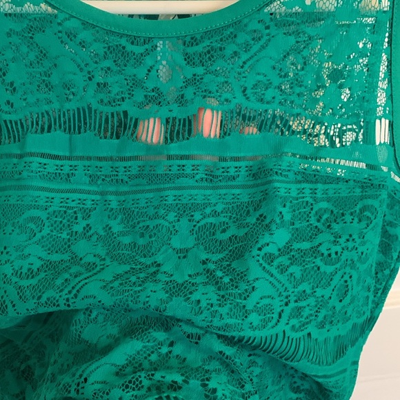 Lace sleeveless blouse/tank top - Size small - Picture 2 of 4